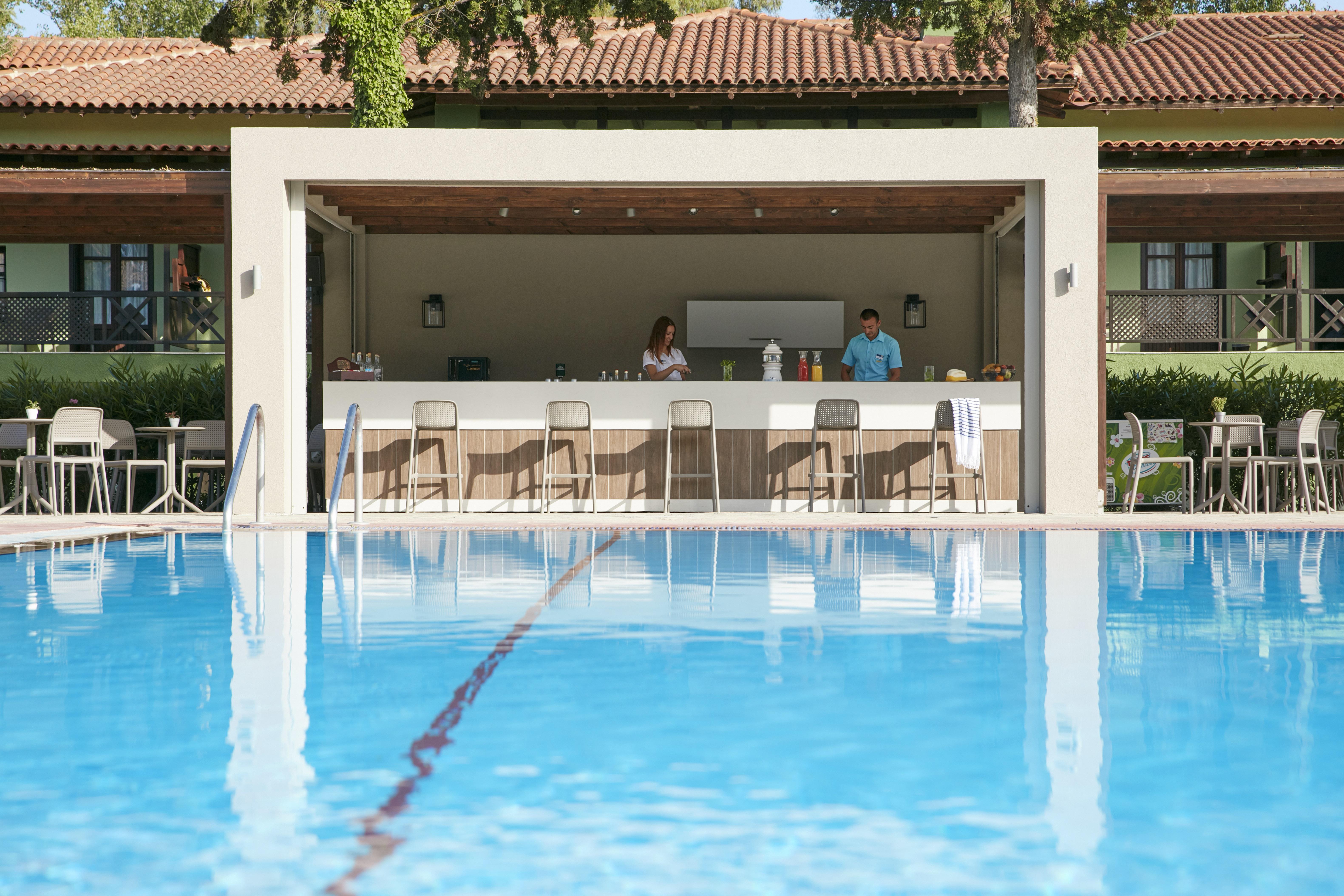 Simantro Resort Sani  Extérieur photo Pool bar