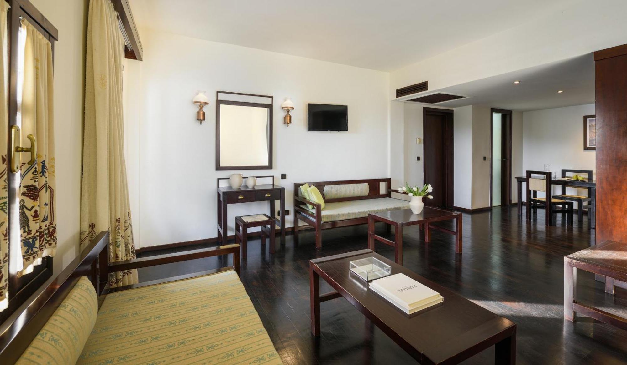 Simantro Resort Sani  Chambre photo A suite at the Taj Bengal