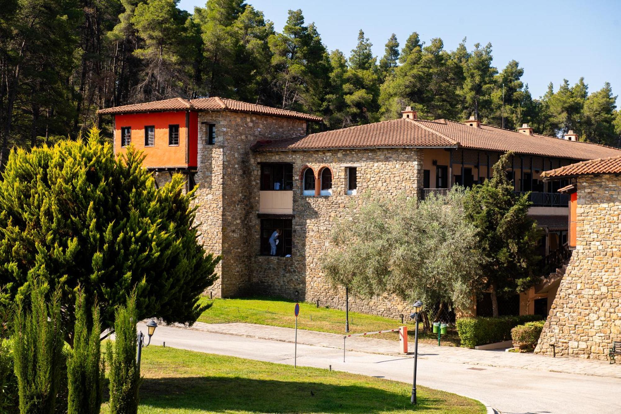 Simantro Resort Sani  Extérieur photo The University of Patras